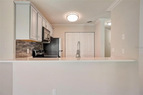 Condo in Orlando, Florida, 2 bedrooms  № 2222002 - photo 10