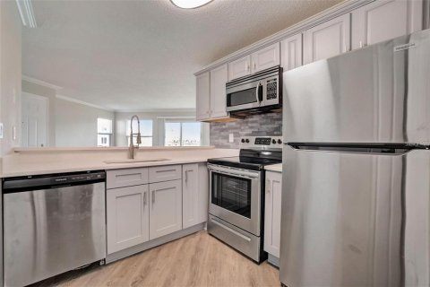 Condo in Orlando, Florida, 2 bedrooms  № 2222002 - photo 13