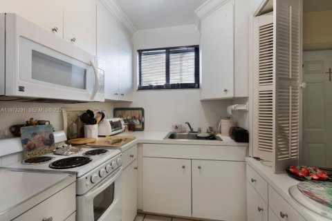 Купить виллу или дом в Майами, Флорида 3 спальни, 175.4м2, № 2155070 - фото 21