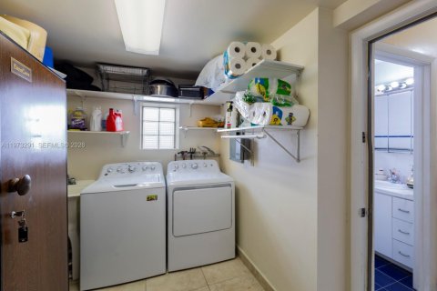 Купить виллу или дом в Майами, Флорида 3 спальни, 175.4м2, № 2155070 - фото 23