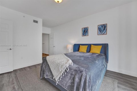 Condo in Hallandale Beach, Florida, 2 bedrooms  № 2186013 - photo 20