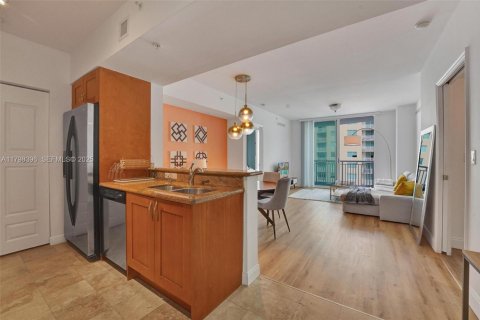 Condo in Hallandale Beach, Florida, 2 bedrooms  № 2186013 - photo 16