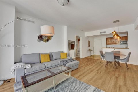 Condo in Hallandale Beach, Florida, 2 bedrooms  № 2186013 - photo 2