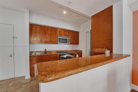 Condo in Hallandale Beach, Florida, 2 bedrooms  № 2186013 - photo 15