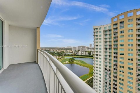 Condo in Hallandale Beach, Florida, 2 bedrooms  № 2186013 - photo 30