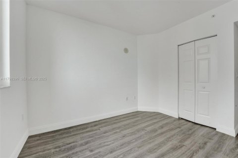 Condo in Hallandale Beach, Florida, 2 bedrooms  № 2186013 - photo 23