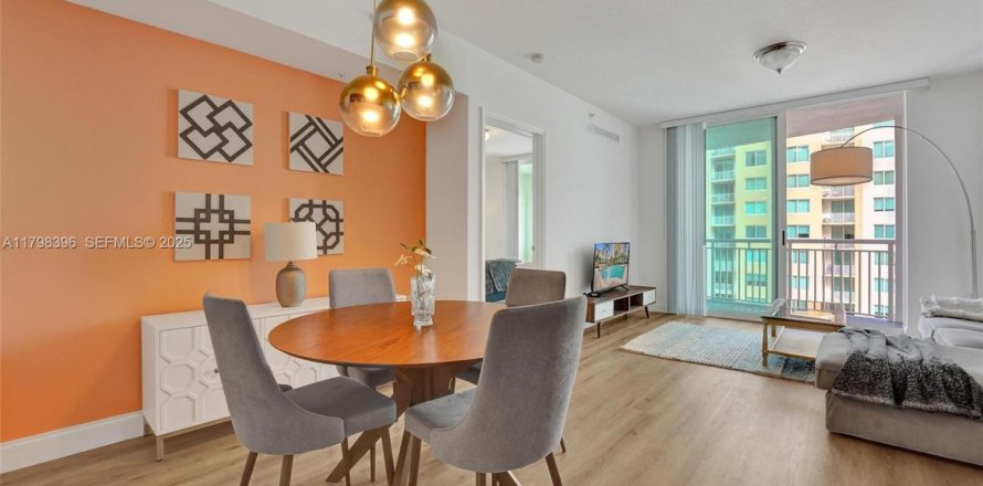 Condo in Hallandale Beach, Florida, 2 bedrooms  № 2186013