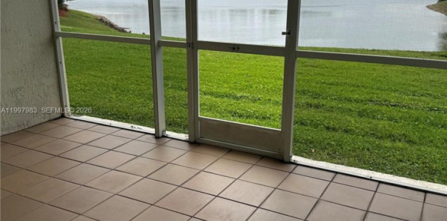 Condo à Doral, Floride, 3 chambres  № 2063139