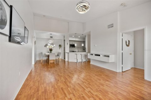 Copropriété à vendre à Orlando, Floride: 2 chambres, 107.67 m2 № 2142484 - photo 7