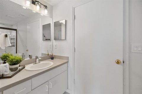 Copropriété à vendre à Orlando, Floride: 2 chambres, 107.67 m2 № 2142484 - photo 18