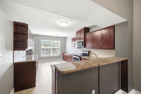 Condo in New Port Richey, Florida, 2 bedrooms № 2157096 - photo 7