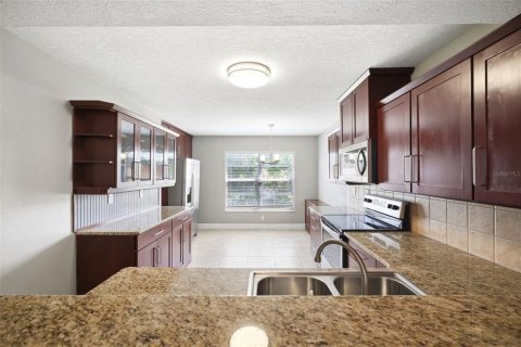 Condo in New Port Richey, Florida, 2 bedrooms № 2157096 - photo 19
