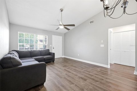Condo in New Port Richey, Florida, 2 bedrooms № 2157096 - photo 17