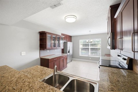 Condo in New Port Richey, Florida, 2 bedrooms № 2157096 - photo 18
