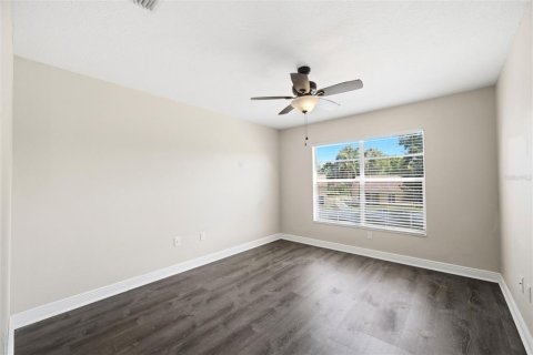Condo in New Port Richey, Florida, 2 bedrooms № 2157096 - photo 12