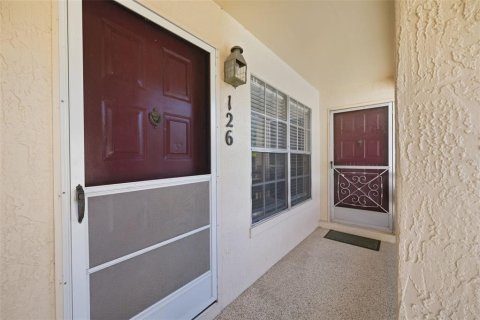 Condo in New Port Richey, Florida, 2 bedrooms № 2157096 - photo 3