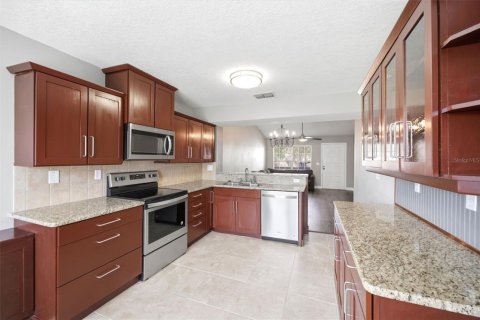 Condo in New Port Richey, Florida, 2 bedrooms № 2157096 - photo 8