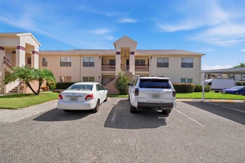 Condo in New Port Richey, Florida, 2 bedrooms № 2157096 - photo 2