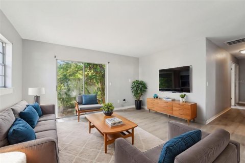 House in Tampa, Florida 3 bedrooms, 96.25 sq.m. № 1722220 - photo 5