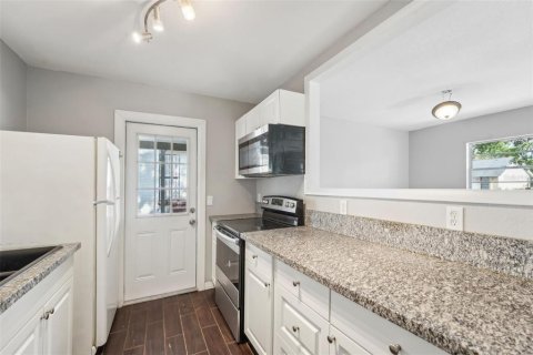 House in Tampa, Florida 3 bedrooms, 96.25 sq.m. № 1722220 - photo 11