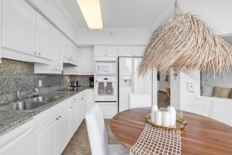 Copropriété à louer à Miami Beach, Floride: 1 chambre, 102.19 m2 № 1941667 - photo 13