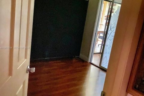 Condominio en venta en Tamarac, Florida, 2 dormitorios, 76.83 m2 № 2023217 - foto 11
