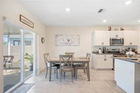 House in Lakeland, Florida 5 bedrooms, 243.03 sq.m. № 1835114 - photo 14