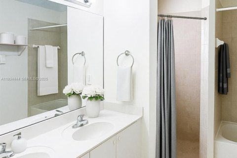 Снять в аренду таунхаус в Хомстед, Флорида 3 спальни, 155.7м2, № 1992566 - фото 8