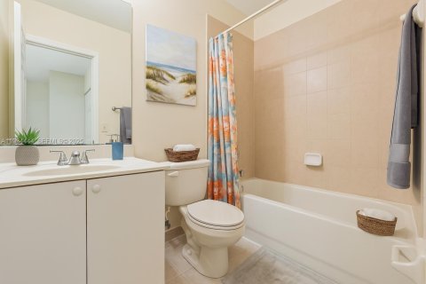 Снять в аренду таунхаус в Хомстед, Флорида 3 спальни, 155.7м2, № 1992566 - фото 11