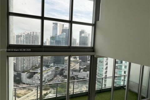 Copropriété à vendre à Miami, Floride: 3 chambres, 228.17 m2 № 1957893 - photo 2