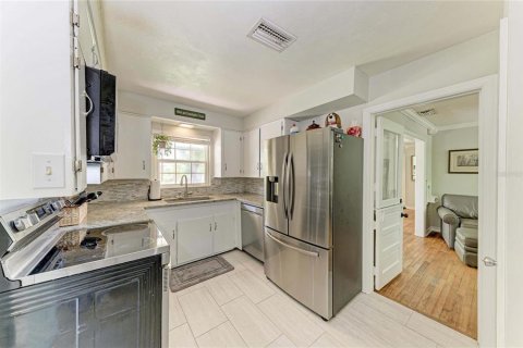 House in Bradenton, Florida 3 bedrooms, 143.81 sq.m. № 2226285 - photo 13