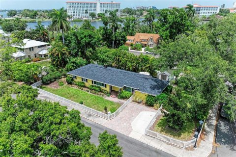 House in Bradenton, Florida 3 bedrooms, 143.81 sq.m. № 2226285 - photo 3