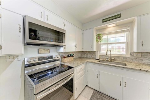 House in Bradenton, Florida 3 bedrooms, 143.81 sq.m. № 2226285 - photo 15