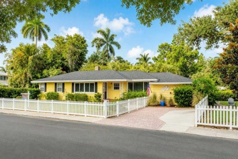 House in Bradenton, Florida 3 bedrooms, 143.81 sq.m. № 2226285 - photo 2