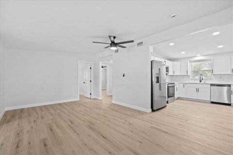 Casa en alquiler en Punta Gorda, Florida, 2 dormitorios, 115.2 m2 № 1872826 - foto 8