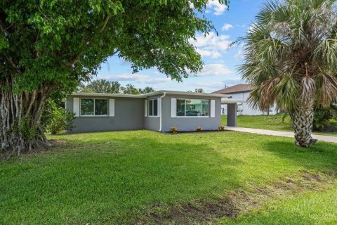 Casa en alquiler en Punta Gorda, Florida, 2 dormitorios, 115.2 m2 № 1872826 - foto 3
