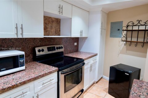 Apartment in Miami Beach, Florida 2 bedrooms, 87.33 sq.m. № 1923303 - photo 4