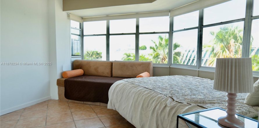 Apartment in Miami Beach, Florida 2 bedrooms, 87.33 sq.m. № 1923303