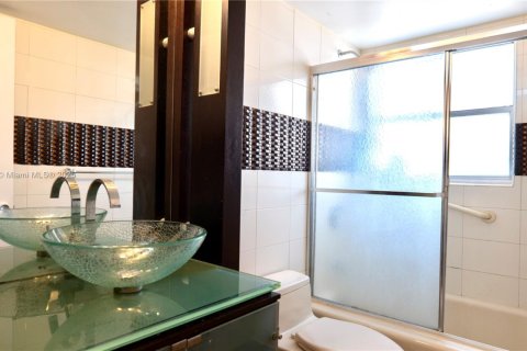 Apartment in Miami Beach, Florida 2 bedrooms, 87.33 sq.m. № 1923303 - photo 17