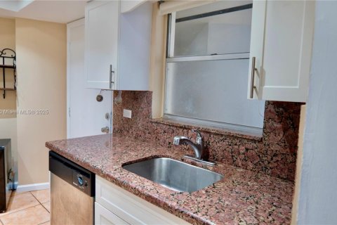 Apartment in Miami Beach, Florida 2 bedrooms, 87.33 sq.m. № 1923303 - photo 6
