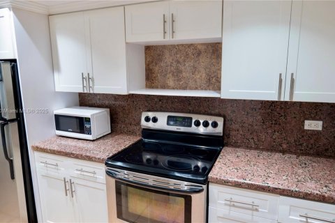 Apartment in Miami Beach, Florida 2 bedrooms, 87.33 sq.m. № 1923303 - photo 5