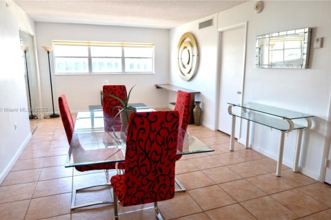Apartment in Miami Beach, Florida 2 bedrooms, 87.33 sq.m. № 1923303 - photo 11