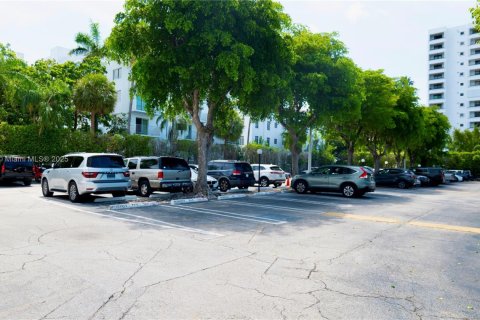 Apartment in Miami Beach, Florida 2 bedrooms, 87.33 sq.m. № 1923303 - photo 21