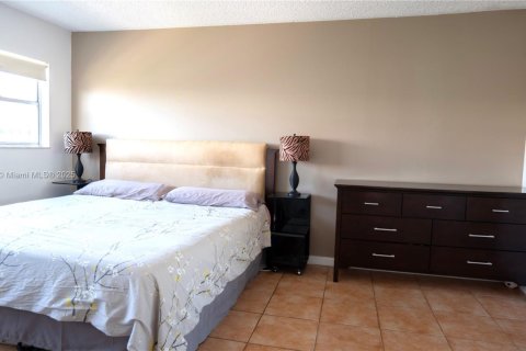 Apartment in Miami Beach, Florida 2 bedrooms, 87.33 sq.m. № 1923303 - photo 12