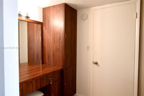 Apartamento en alquiler en Miami Beach, Florida, 2 dormitorios, 87.33 m2 № 1923303 - foto 14