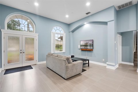 House in Orlando, Florida 5 bedrooms, 250 sq.m. № 1835242 - photo 2
