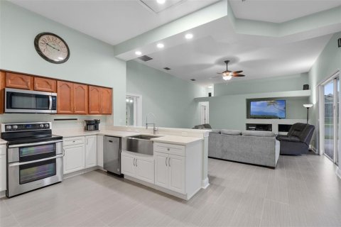 House in Orlando, Florida 5 bedrooms, 250 sq.m. № 1835242 - photo 9