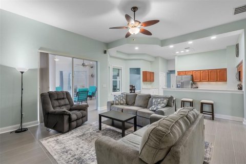 House in Orlando, Florida 5 bedrooms, 250 sq.m. № 1835242 - photo 10