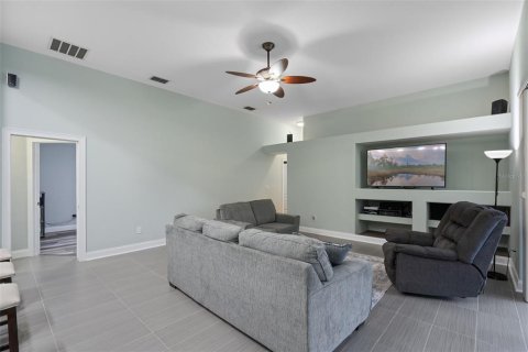 House in Orlando, Florida 5 bedrooms, 250 sq.m. № 1835242 - photo 14