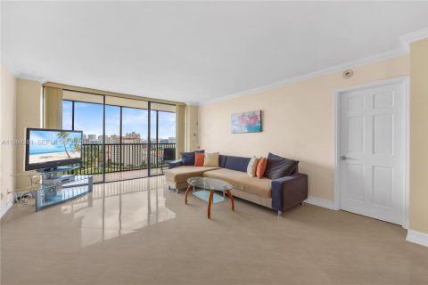 Condominio en venta en Aventura, Florida, 2 dormitorios, 121.98 m2 № 2155137 - foto 3